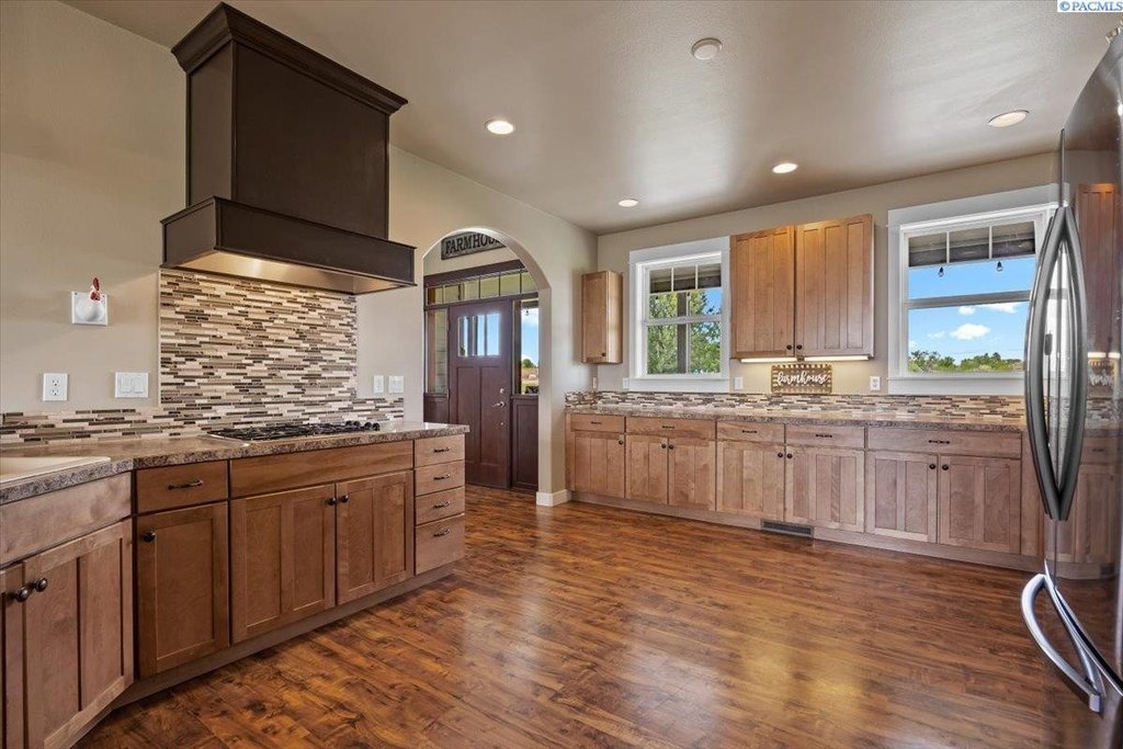 Prosser, Washington, 99350, United States, 5 Bedrooms Bedrooms, ,2.5 BathroomsBathrooms,Residential,Forsale,1964323