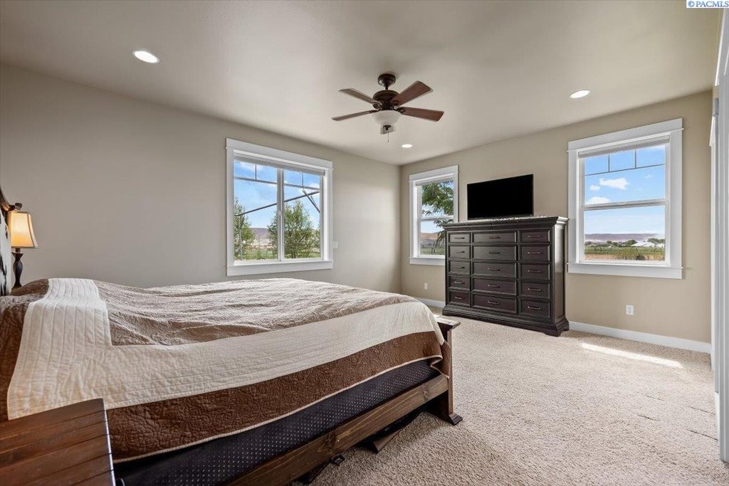 Prosser, Washington, 99350, United States, 5 Bedrooms Bedrooms, ,2.5 BathroomsBathrooms,Residential,Forsale,1964323