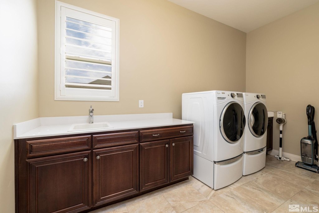 Reno, Nevada, 89521, United States, 3 Bedrooms Bedrooms, ,3.5 BathroomsBathrooms,Residential,Forsale,1910315