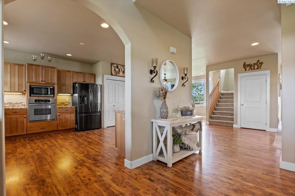 Prosser, Washington, 99350, United States, 5 Bedrooms Bedrooms, ,2.5 BathroomsBathrooms,Residential,Forsale,1964323