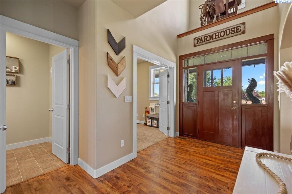 Prosser, Washington, 99350, United States, 5 Bedrooms Bedrooms, ,2.5 BathroomsBathrooms,Residential,Forsale,1964323