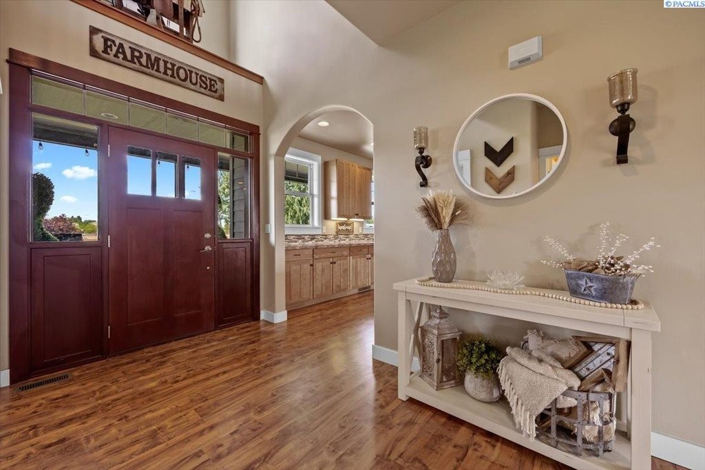 Prosser, Washington, 99350, United States, 5 Bedrooms Bedrooms, ,2.5 BathroomsBathrooms,Residential,Forsale,1964323