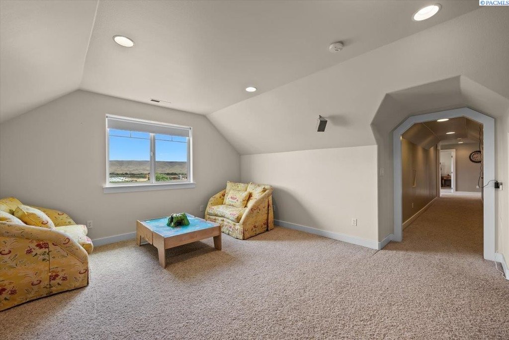 Prosser, Washington, 99350, United States, 5 Bedrooms Bedrooms, ,2.5 BathroomsBathrooms,Residential,Forsale,1964323