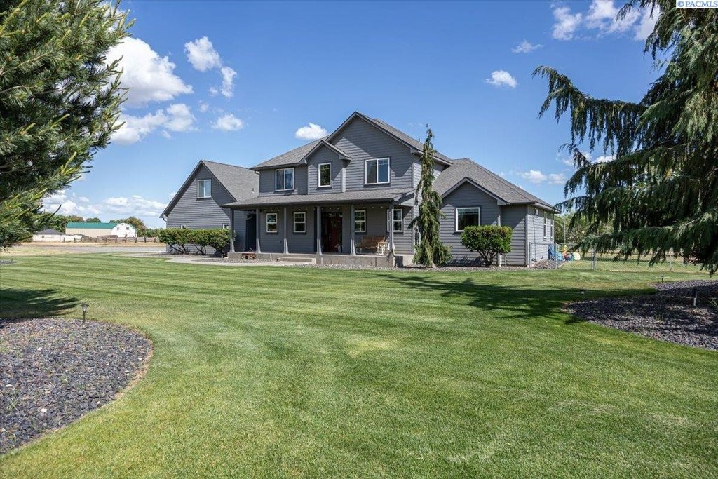 Prosser, Washington, 99350, United States, 5 Bedrooms Bedrooms, ,2.5 BathroomsBathrooms,Residential,Forsale,1964323