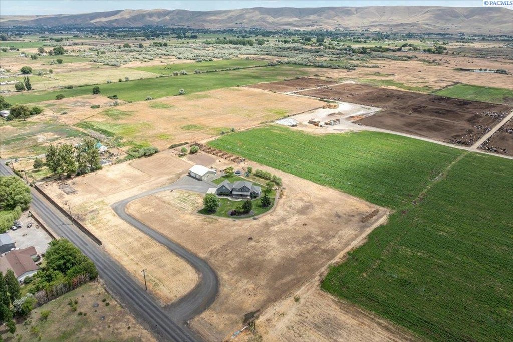 Prosser, Washington, 99350, United States, 5 Bedrooms Bedrooms, ,2.5 BathroomsBathrooms,Residential,Forsale,1964323