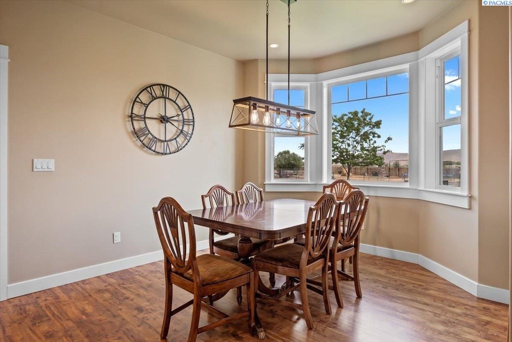 Prosser, Washington, 99350, United States, 5 Bedrooms Bedrooms, ,2.5 BathroomsBathrooms,Residential,Forsale,1964323