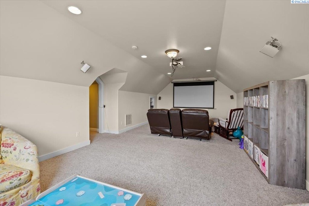 Prosser, Washington, 99350, United States, 5 Bedrooms Bedrooms, ,2.5 BathroomsBathrooms,Residential,Forsale,1964323