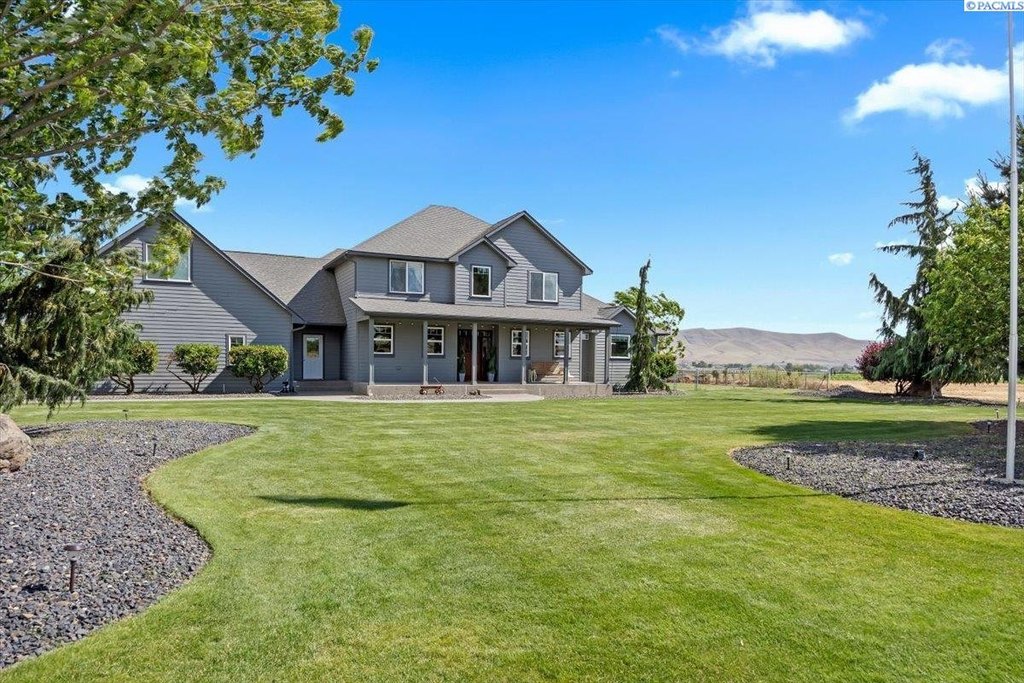 Prosser, Washington, 99350, United States, 5 Bedrooms Bedrooms, ,2.5 BathroomsBathrooms,Residential,Forsale,1964323