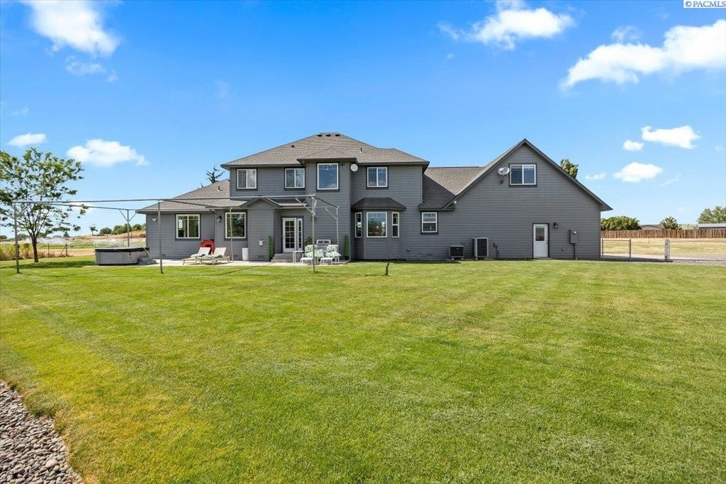 Prosser, Washington, 99350, United States, 5 Bedrooms Bedrooms, ,2.5 BathroomsBathrooms,Residential,Forsale,1964323