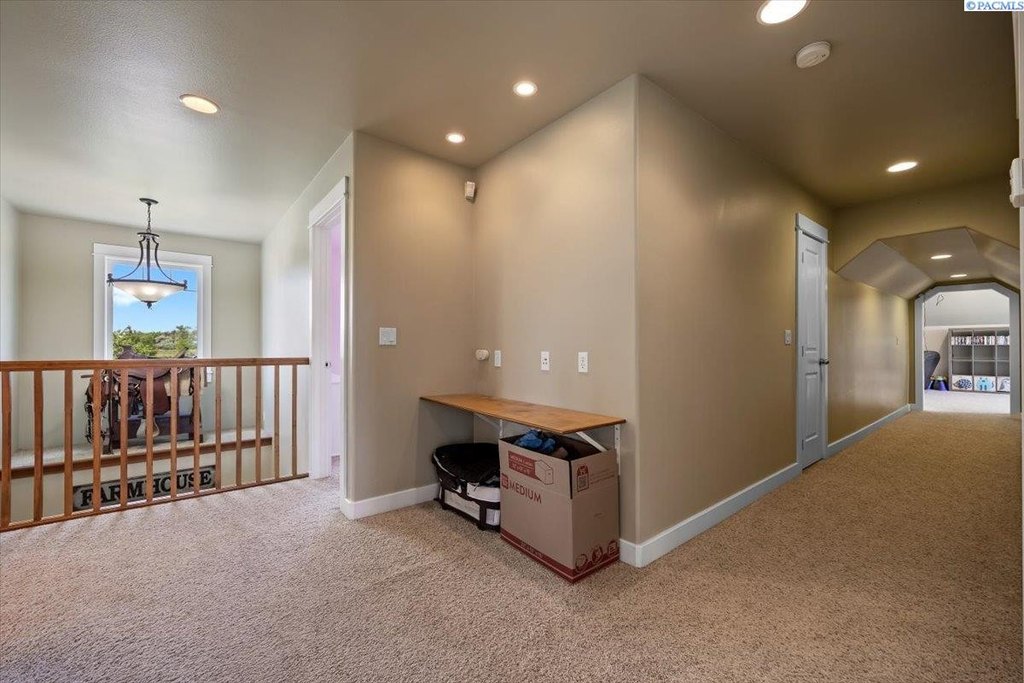 Prosser, Washington, 99350, United States, 5 Bedrooms Bedrooms, ,2.5 BathroomsBathrooms,Residential,Forsale,1964323