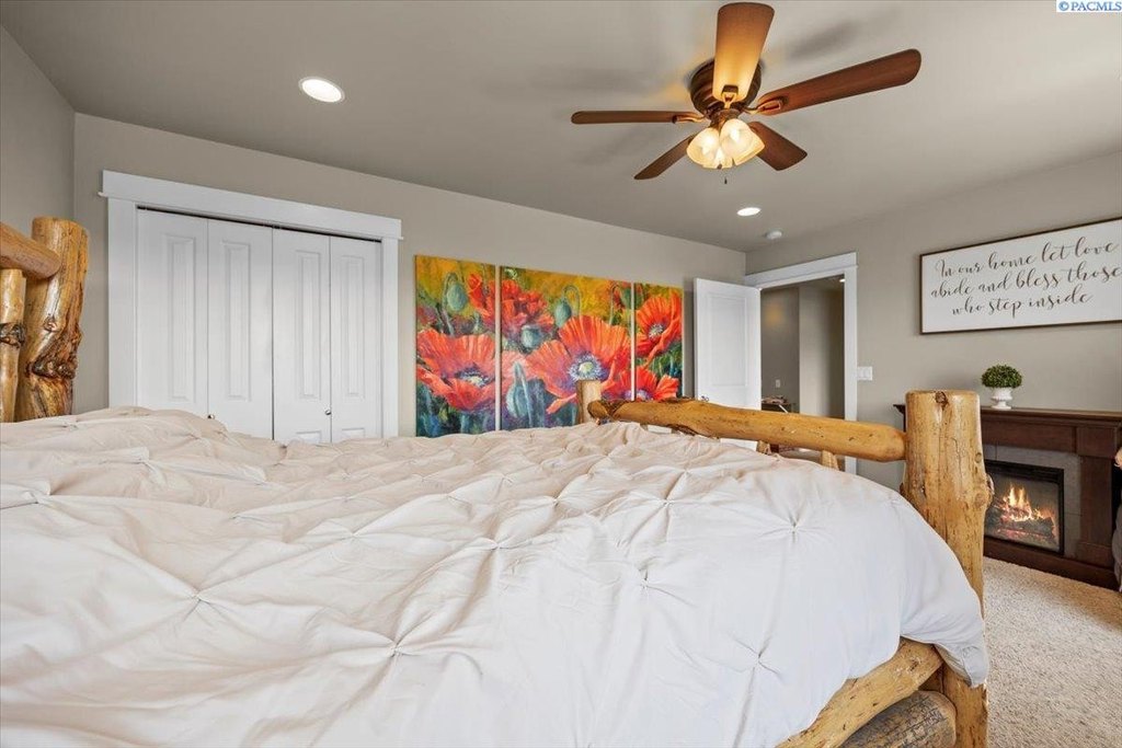 Prosser, Washington, 99350, United States, 5 Bedrooms Bedrooms, ,2.5 BathroomsBathrooms,Residential,Forsale,1964323