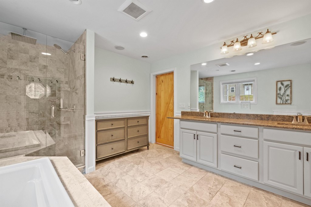 Moultonborough, New Hampshire, 03254, United States, 5 Bedrooms Bedrooms, ,5.5 BathroomsBathrooms,Residential,Forsale,1952907