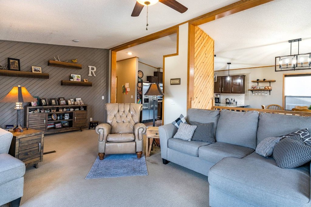 Hulett, Wyoming, 82720, United States, 4 Bedrooms Bedrooms, ,3 BathroomsBathrooms,Residential,Forsale,2004327