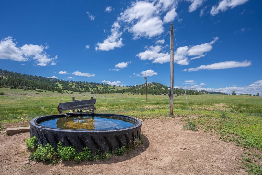 Hulett, Wyoming, 82720, United States, 4 Bedrooms Bedrooms, ,3 BathroomsBathrooms,Residential,Forsale,2004327