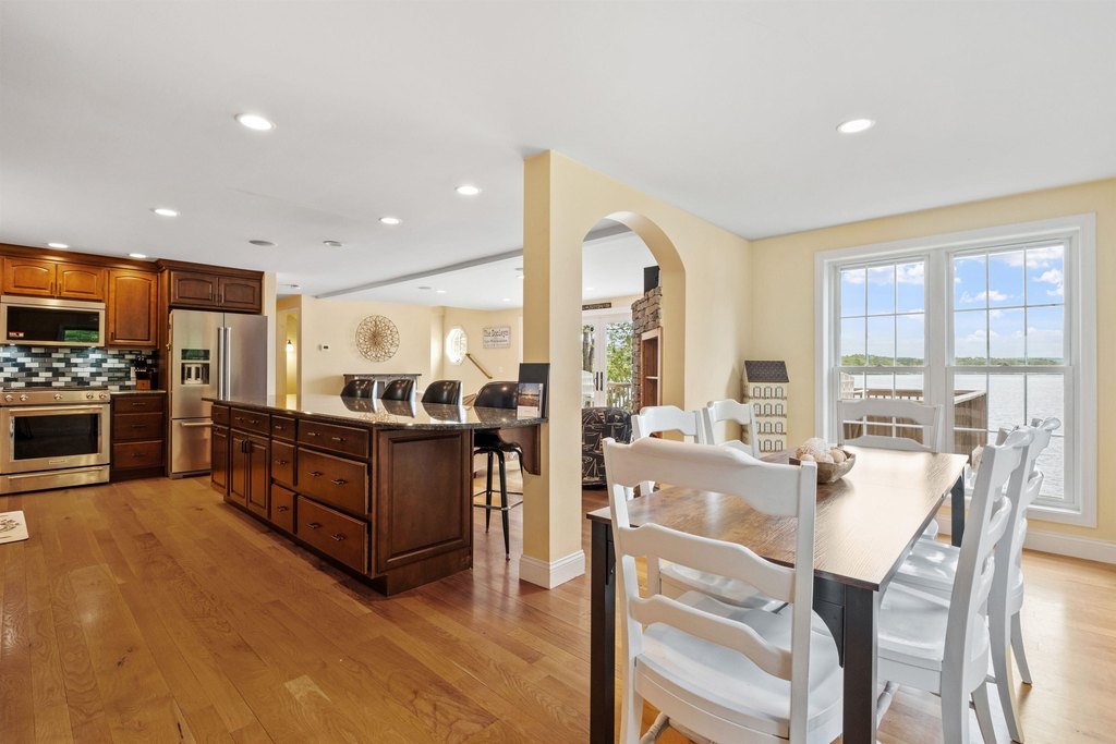 Moultonborough, New Hampshire, 03254, United States, 5 Bedrooms Bedrooms, ,5.5 BathroomsBathrooms,Residential,Forsale,1952907