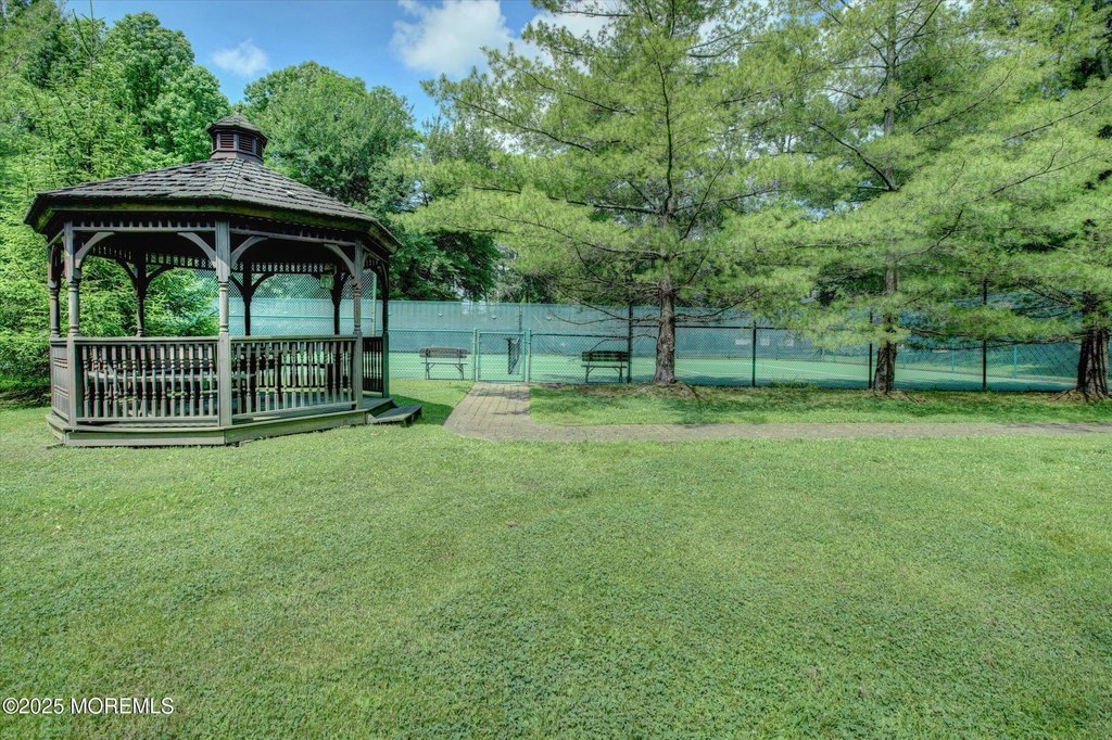 Holmdel, New Jersey, 07733, United States, 5 Bedrooms Bedrooms, ,6.5 BathroomsBathrooms,Residential,Forsale,1892970