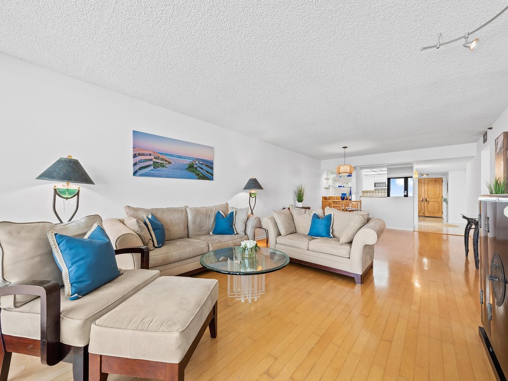 Highland Beach, Florida, 33487, United States, 2 Bedrooms Bedrooms, ,2 BathroomsBathrooms,Residential,Forsale,1886571