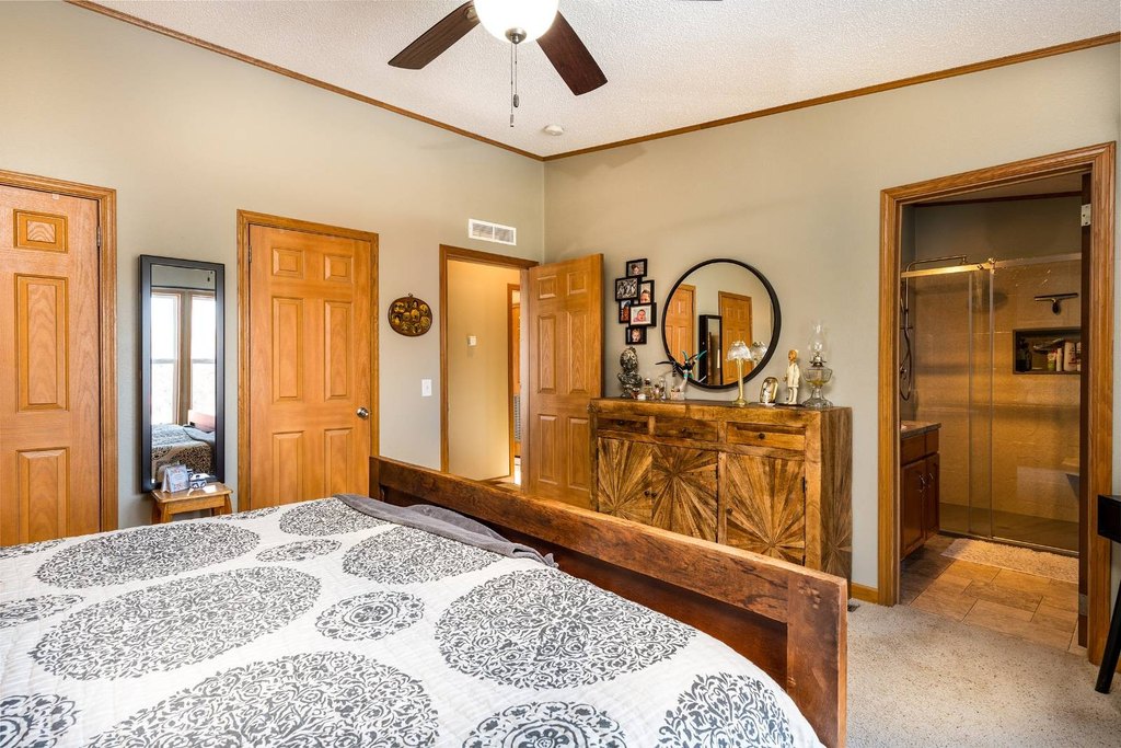 Hulett, Wyoming, 82720, United States, 4 Bedrooms Bedrooms, ,3 BathroomsBathrooms,Residential,Forsale,2004327