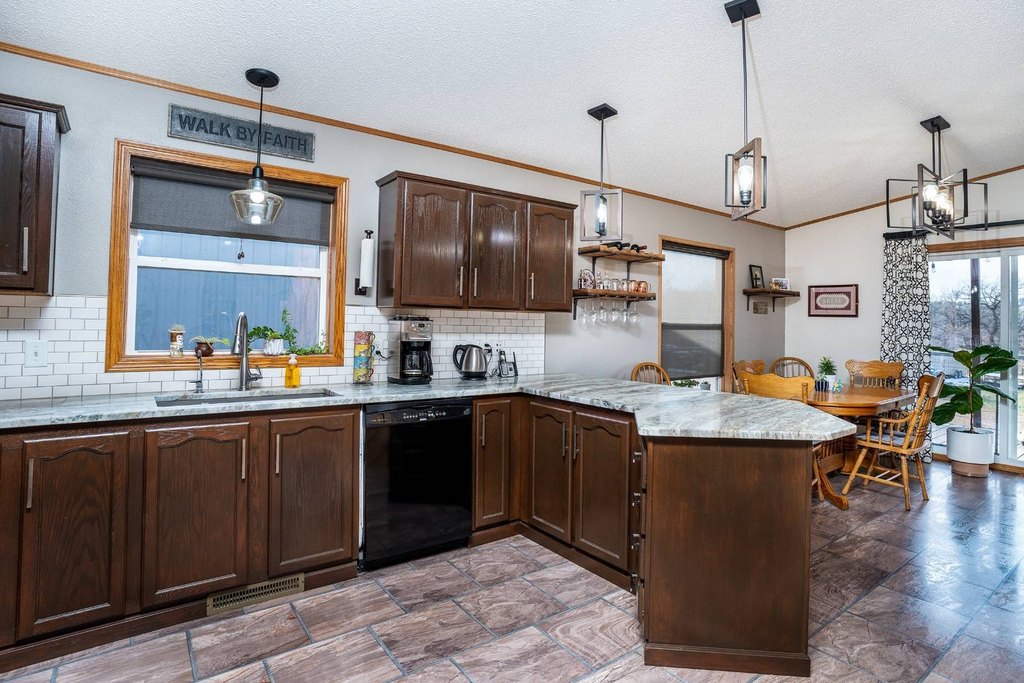 Hulett, Wyoming, 82720, United States, 4 Bedrooms Bedrooms, ,3 BathroomsBathrooms,Residential,Forsale,2004327