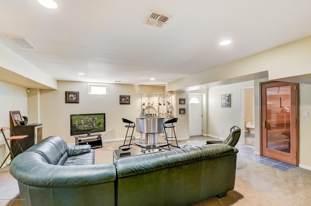 Holmdel, New Jersey, 07733, United States, 5 Bedrooms Bedrooms, ,6.5 BathroomsBathrooms,Residential,Forsale,1892970