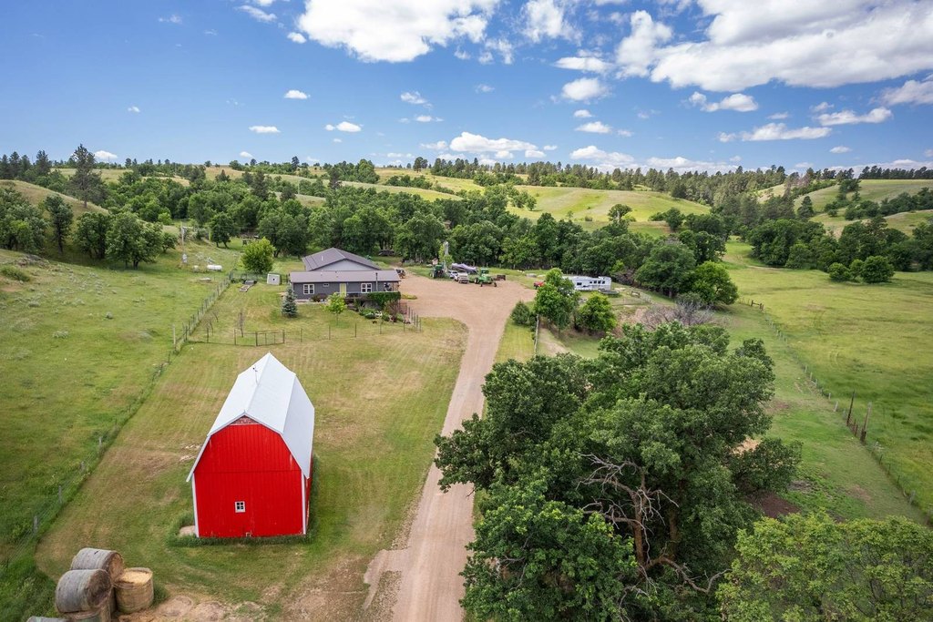 Hulett, Wyoming, 82720, United States, 4 Bedrooms Bedrooms, ,3 BathroomsBathrooms,Residential,Forsale,2004327