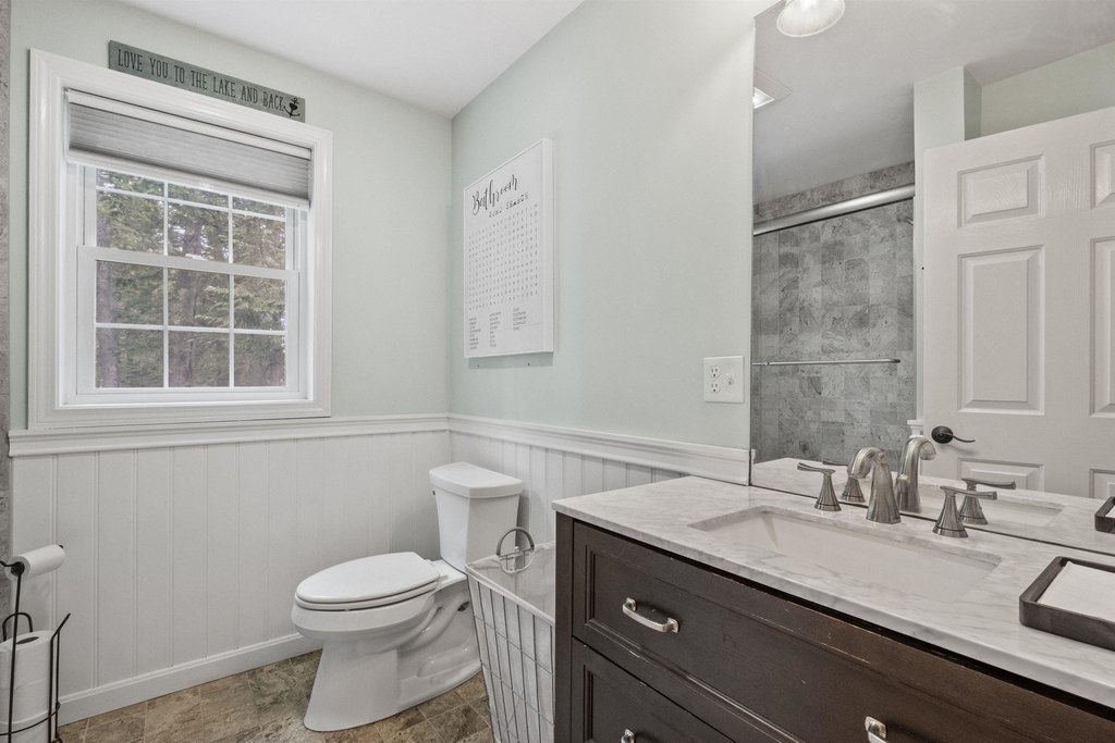 Moultonborough, New Hampshire, 03254, United States, 5 Bedrooms Bedrooms, ,5.5 BathroomsBathrooms,Residential,Forsale,1952907