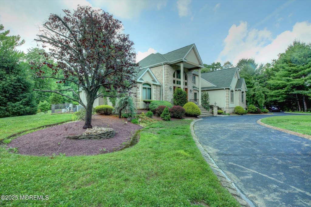 Holmdel, New Jersey, 07733, United States, 5 Bedrooms Bedrooms, ,6.5 BathroomsBathrooms,Residential,Forsale,1892970
