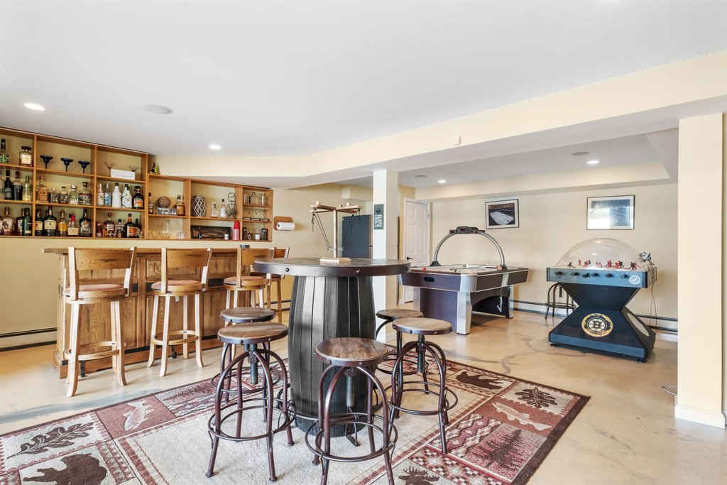 Moultonborough, New Hampshire, 03254, United States, 5 Bedrooms Bedrooms, ,5.5 BathroomsBathrooms,Residential,Forsale,1952907