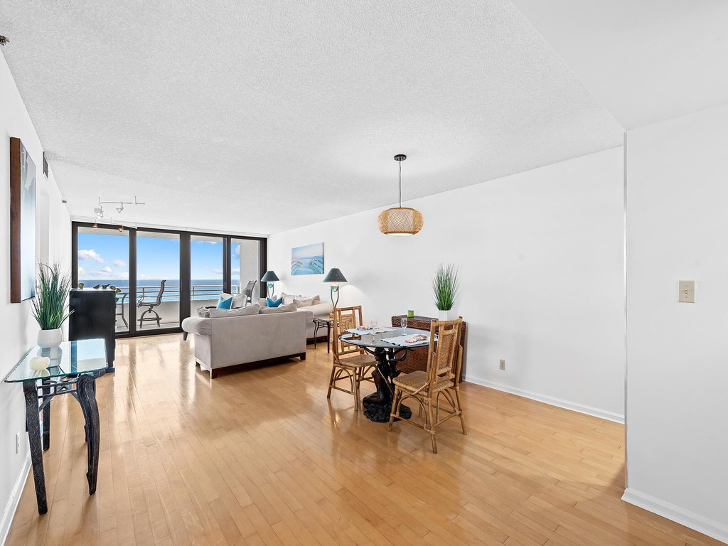 Highland Beach, Florida, 33487, United States, 2 Bedrooms Bedrooms, ,2 BathroomsBathrooms,Residential,Forsale,1886571