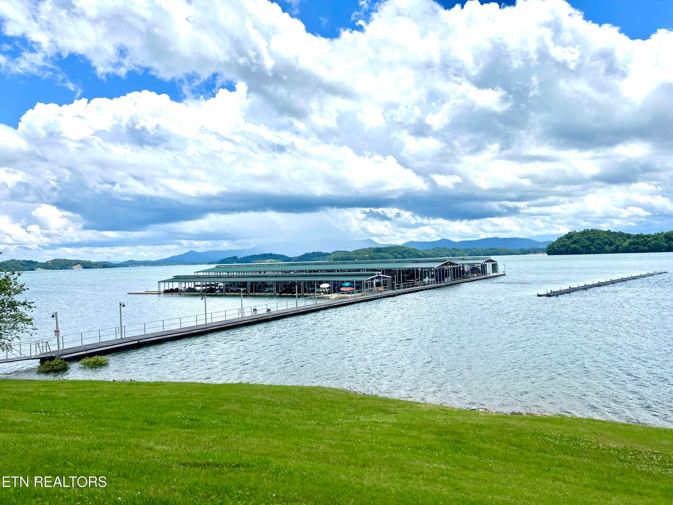 Dandridge, Tennessee, 37725, United States, 3 Bedrooms Bedrooms, ,2 BathroomsBathrooms,Residential,Forsale,2009018