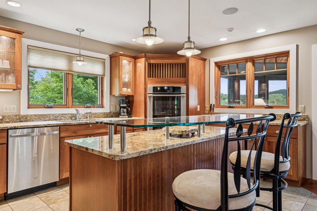 Hartford, Vermont, 05059, United States, 3 Bedrooms Bedrooms, ,3.5 BathroomsBathrooms,Residential,Forsale,1999504