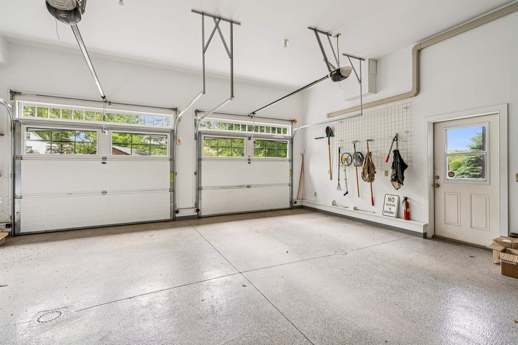 Hartford, Vermont, 05059, United States, 3 Bedrooms Bedrooms, ,3.5 BathroomsBathrooms,Residential,Forsale,1999504