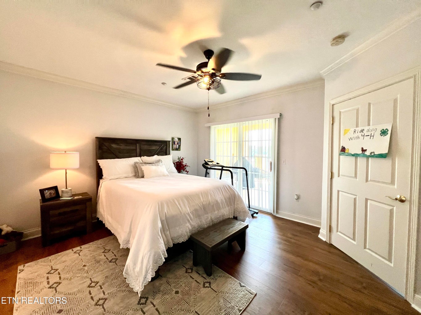 Dandridge, Tennessee, 37725, United States, 3 Bedrooms Bedrooms, ,2 BathroomsBathrooms,Residential,Forsale,2009018