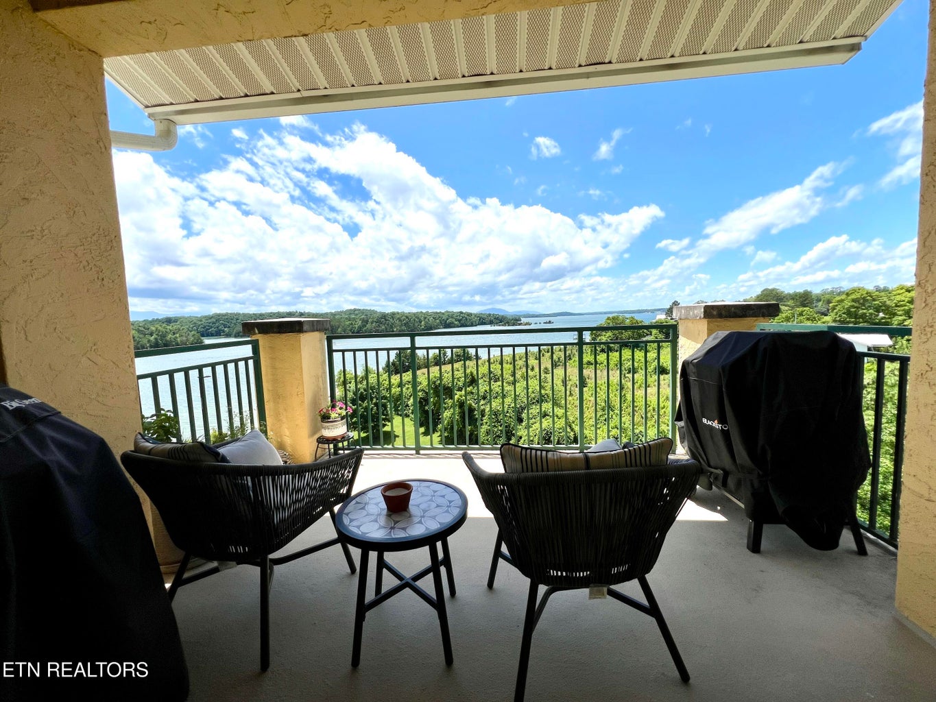 Dandridge, Tennessee, 37725, United States, 3 Bedrooms Bedrooms, ,2 BathroomsBathrooms,Residential,Forsale,2009018