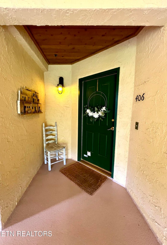 Dandridge, Tennessee, 37725, United States, 3 Bedrooms Bedrooms, ,2 BathroomsBathrooms,Residential,Forsale,2009018