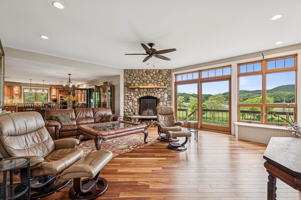 Hartford, Vermont, 05059, United States, 3 Bedrooms Bedrooms, ,3.5 BathroomsBathrooms,Residential,Forsale,1999504