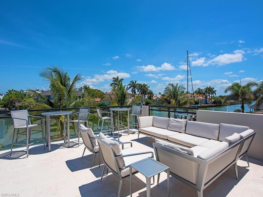 NAPLES, Florida, 34102, United States, 5 Bedrooms Bedrooms, ,5.5 BathroomsBathrooms,Residential,Forsale,1995080