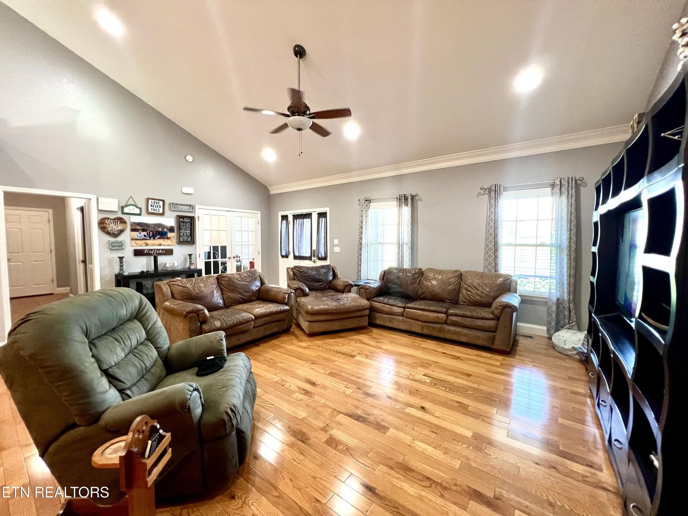 Sevierville, Tennessee, 37862, United States, 3 Bedrooms Bedrooms, ,2 BathroomsBathrooms,Residential,Forsale,1893776