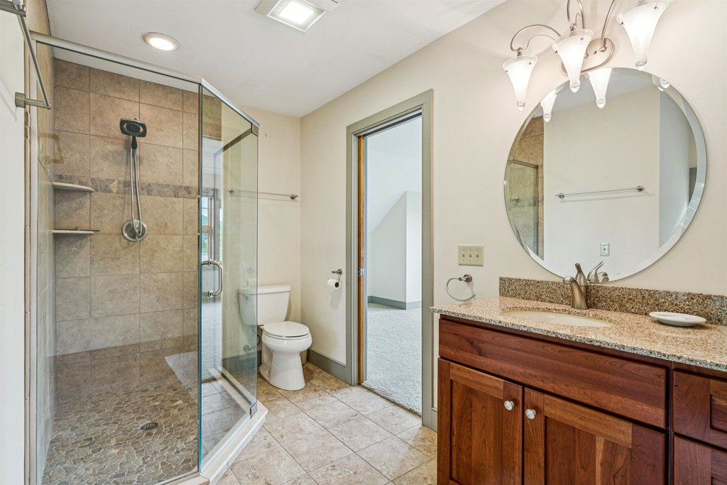 Hartford, Vermont, 05059, United States, 3 Bedrooms Bedrooms, ,3.5 BathroomsBathrooms,Residential,Forsale,1999504