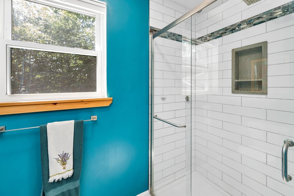 Alton, New Hampshire, 03809, United States, 2 Bedrooms Bedrooms, ,1.5 BathroomsBathrooms,Residential,Forsale,2002398