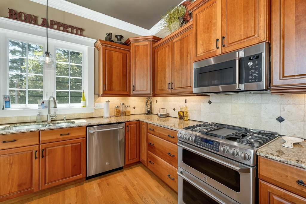 Alton, New Hampshire, 03810, United States, 2 Bedrooms Bedrooms, ,3.5 BathroomsBathrooms,Residential,Forsale,1909916