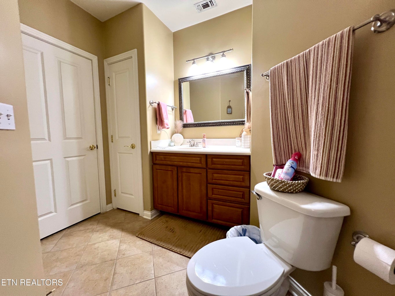 Dandridge, Tennessee, 37725, United States, 3 Bedrooms Bedrooms, ,2 BathroomsBathrooms,Residential,Forsale,2009018