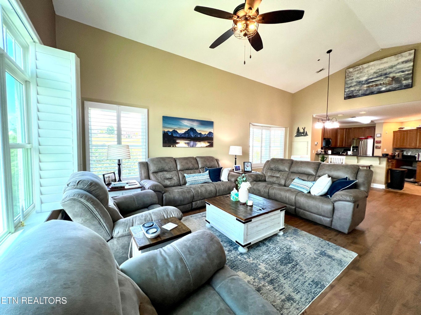 Dandridge, Tennessee, 37725, United States, 3 Bedrooms Bedrooms, ,2 BathroomsBathrooms,Residential,Forsale,2009018