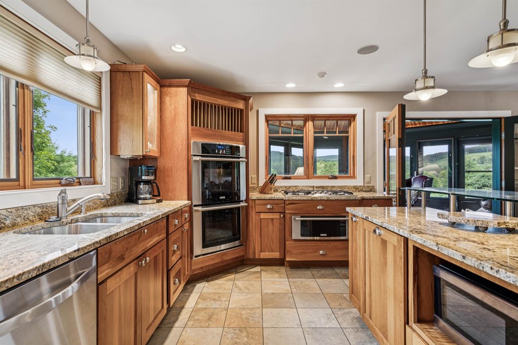 Hartford, Vermont, 05059, United States, 3 Bedrooms Bedrooms, ,3.5 BathroomsBathrooms,Residential,Forsale,1999504