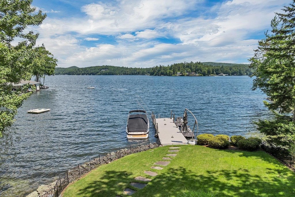 Alton, New Hampshire, 03810, United States, 2 Bedrooms Bedrooms, ,3.5 BathroomsBathrooms,Residential,Forsale,1909916