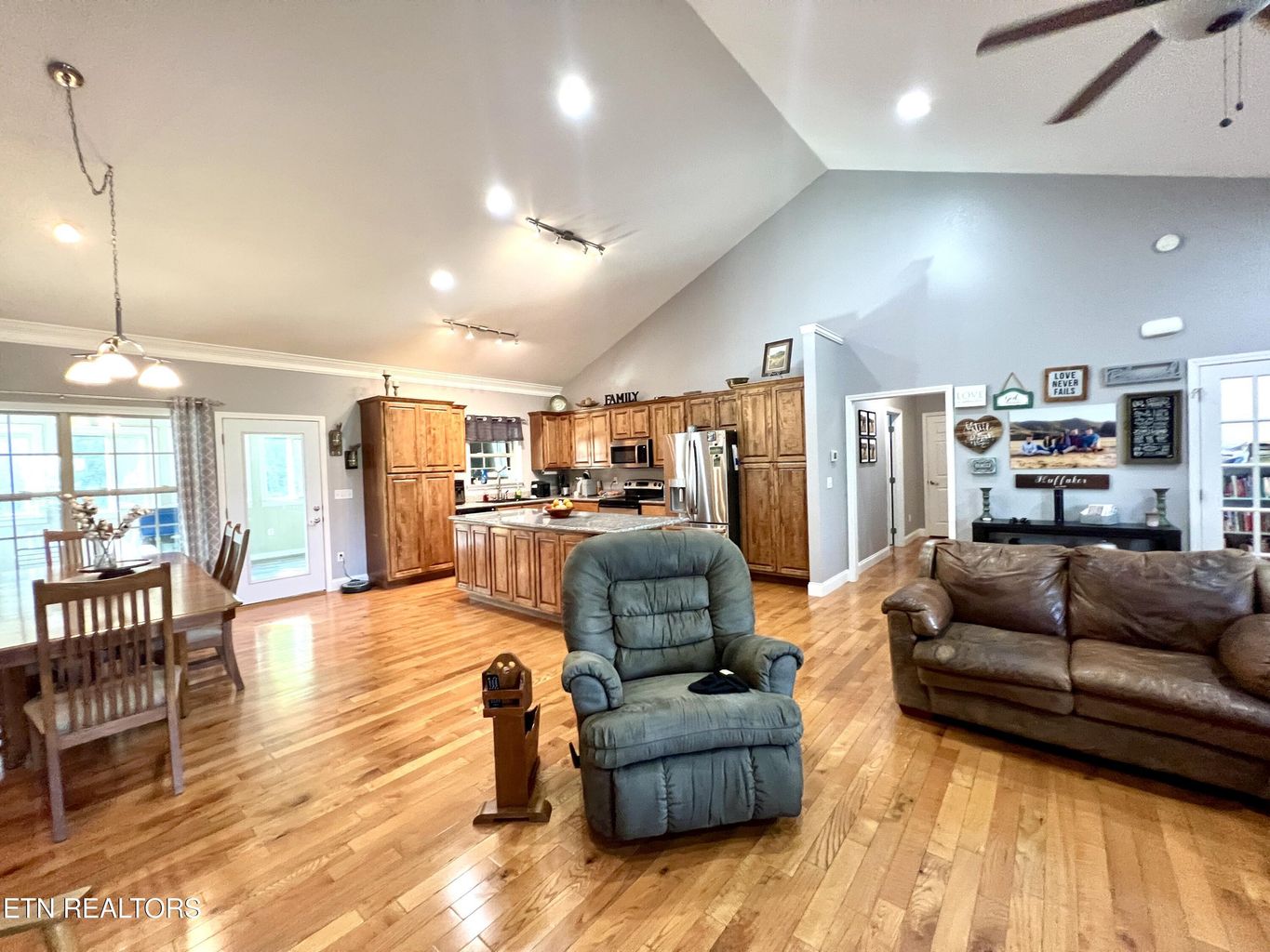 Sevierville, Tennessee, 37862, United States, 3 Bedrooms Bedrooms, ,2 BathroomsBathrooms,Residential,Forsale,1893776