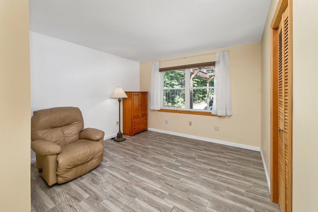 Alton, New Hampshire, 03809, United States, 2 Bedrooms Bedrooms, ,1.5 BathroomsBathrooms,Residential,Forsale,2002398