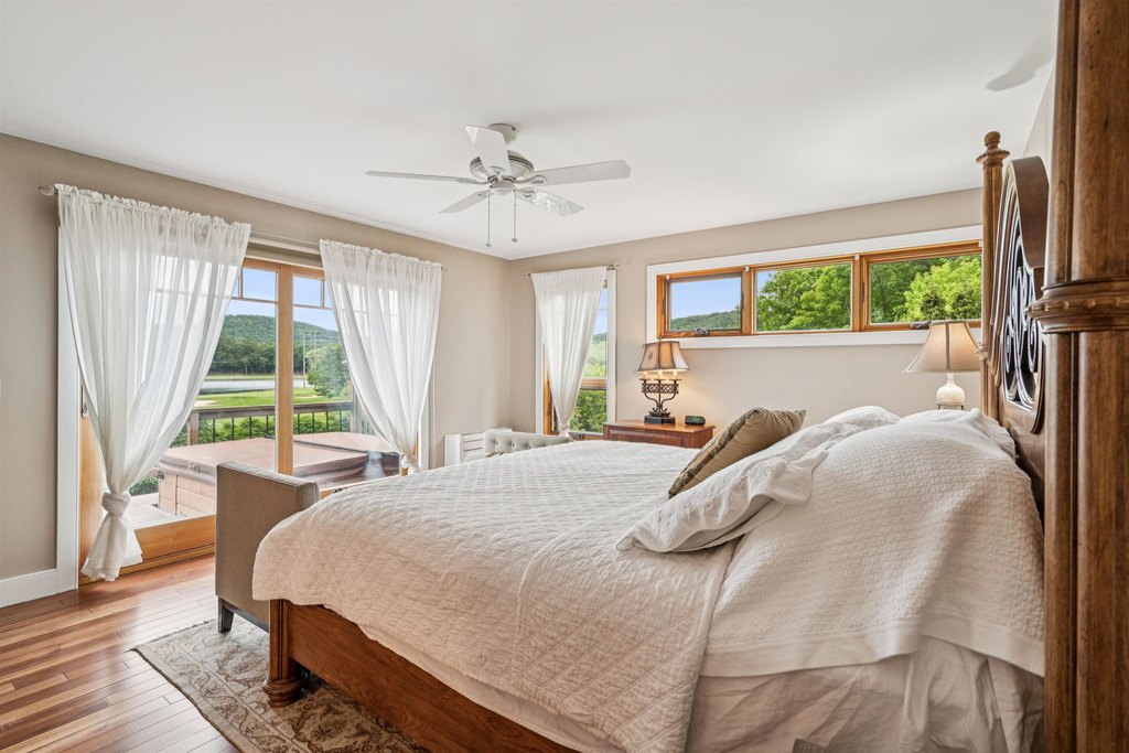 Hartford, Vermont, 05059, United States, 3 Bedrooms Bedrooms, ,3.5 BathroomsBathrooms,Residential,Forsale,1999504