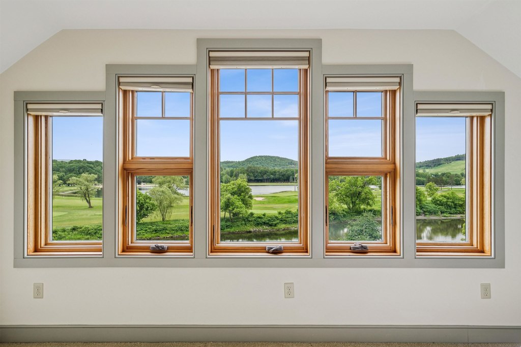 Hartford, Vermont, 05059, United States, 3 Bedrooms Bedrooms, ,3.5 BathroomsBathrooms,Residential,Forsale,1999504