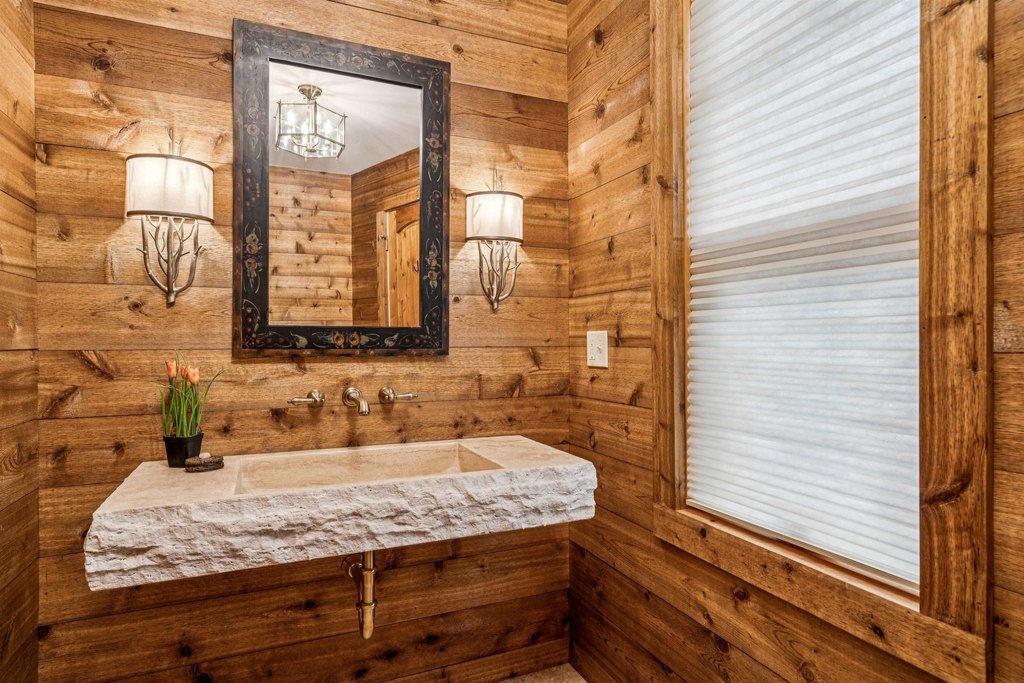 Hartford, Vermont, 05059, United States, 3 Bedrooms Bedrooms, ,3.5 BathroomsBathrooms,Residential,Forsale,1999504